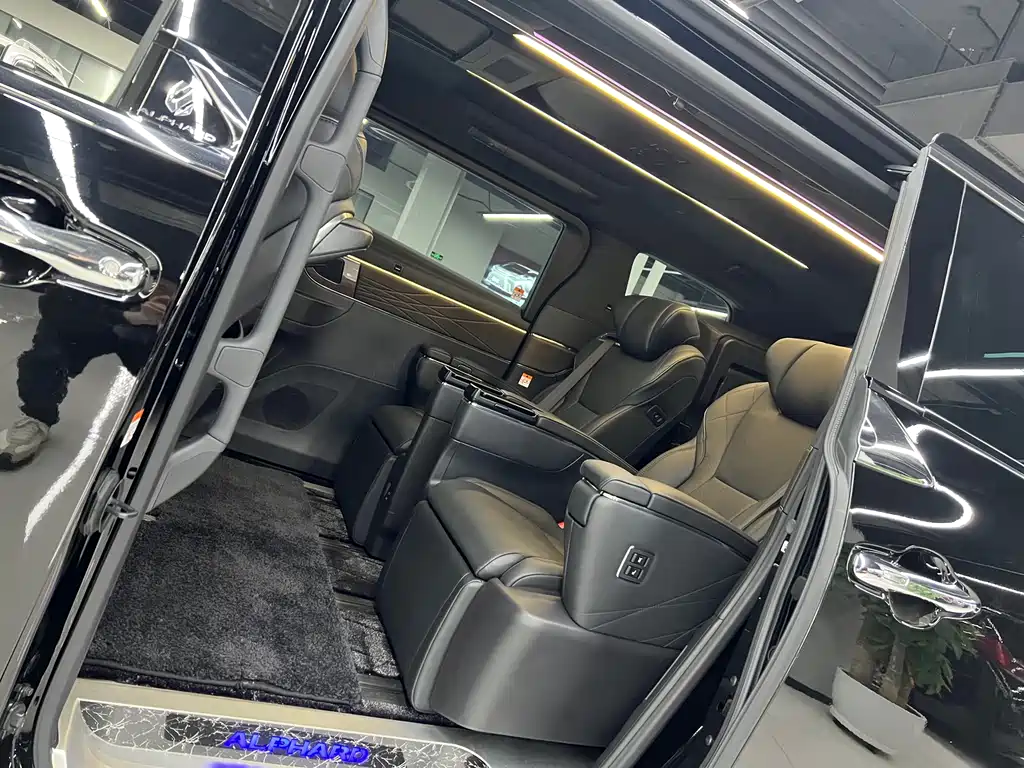 Toyota Alphard 2025 — фото 10