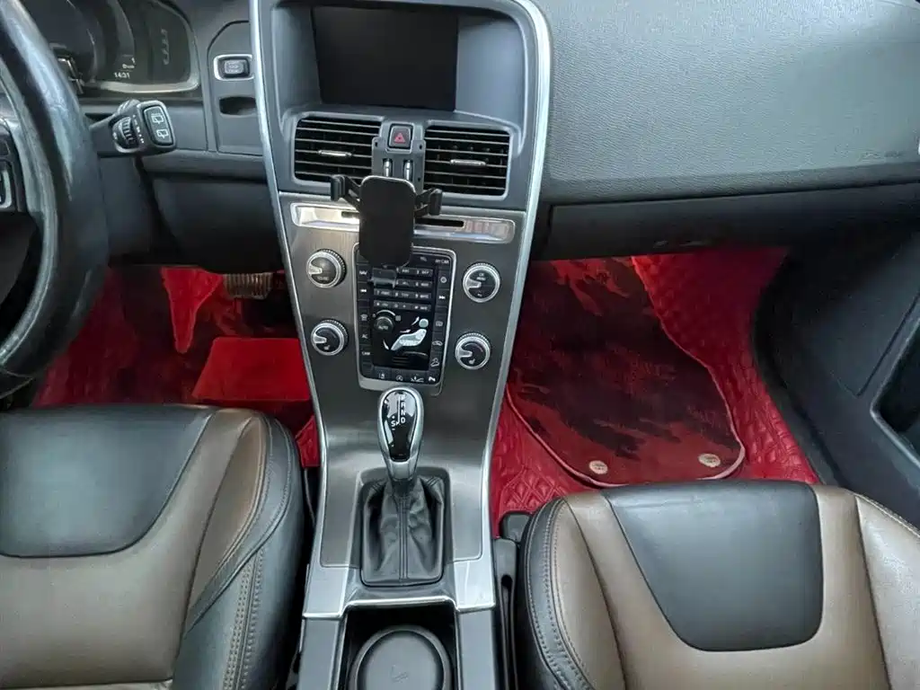Volvo XC60 2015 — фото 15