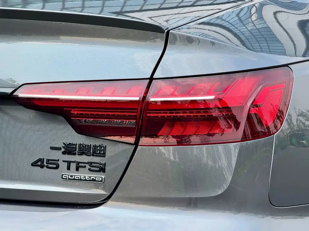 Audi A4L 2023 — фото 9