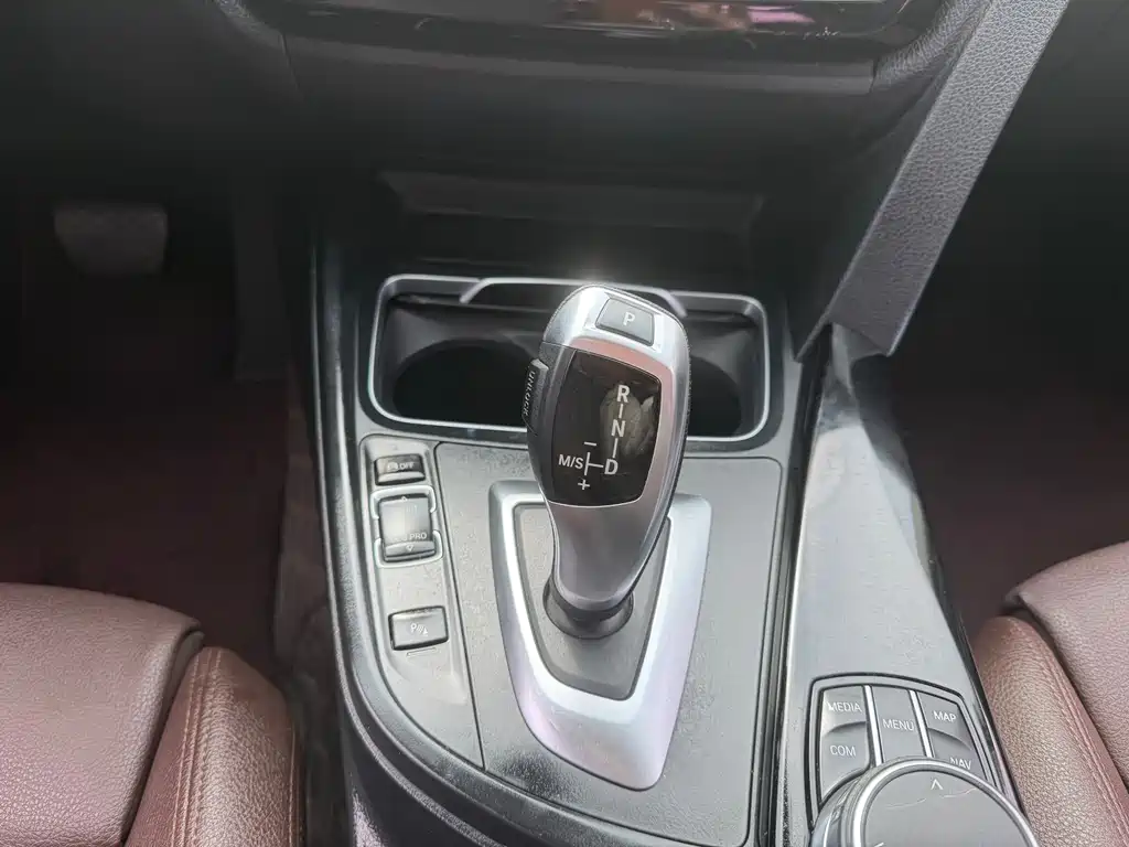 BMW 3 Series 2019 — фото 13