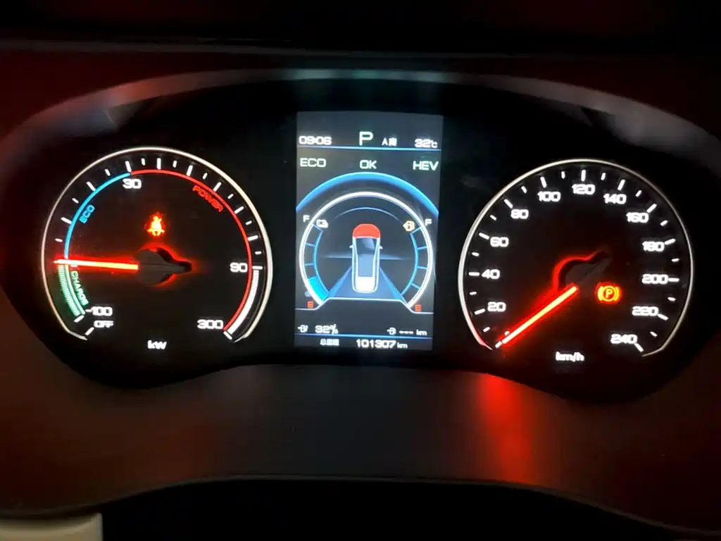 BYD Song MAX New Energy 2022 — фото 12