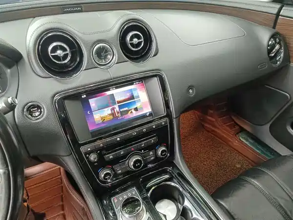 Jaguar XJ 2016