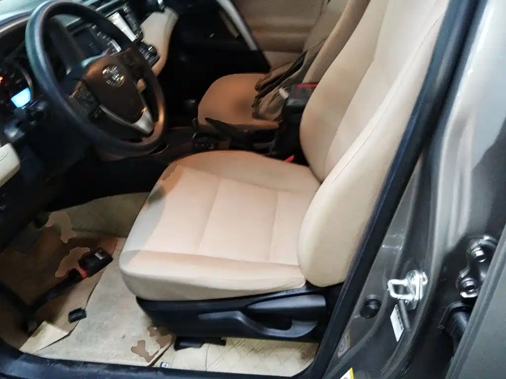 Toyota RAV4 2016 — фото 15