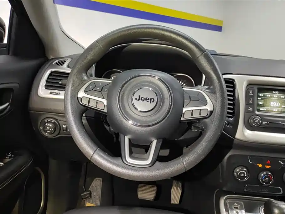 Jeep Compass 2017 — фото 15
