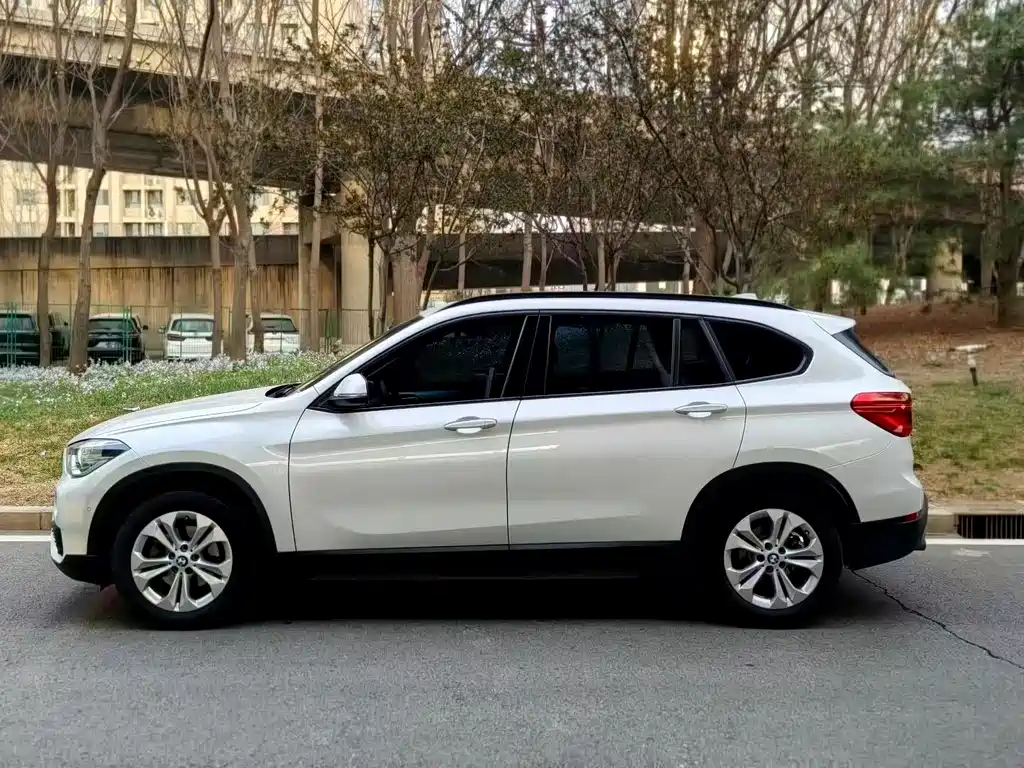 BMW X1 2017 — фото 9