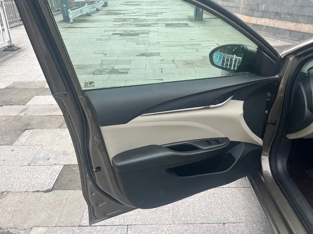 Buick Excelle 2015 — фото 11