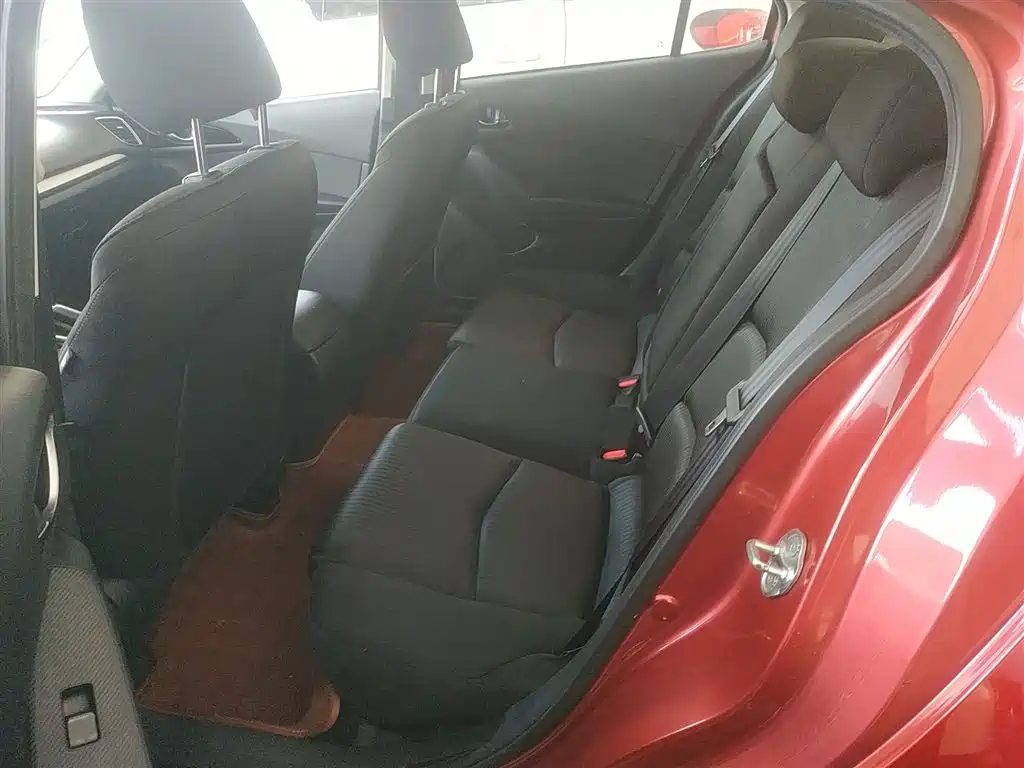Mazda 3 Axela 2016 — фото 13