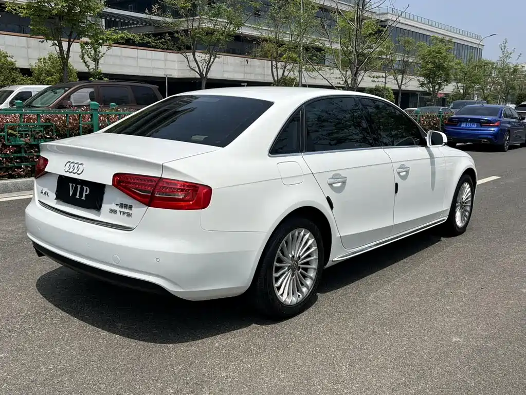 Audi A4L 2016 — фото 12