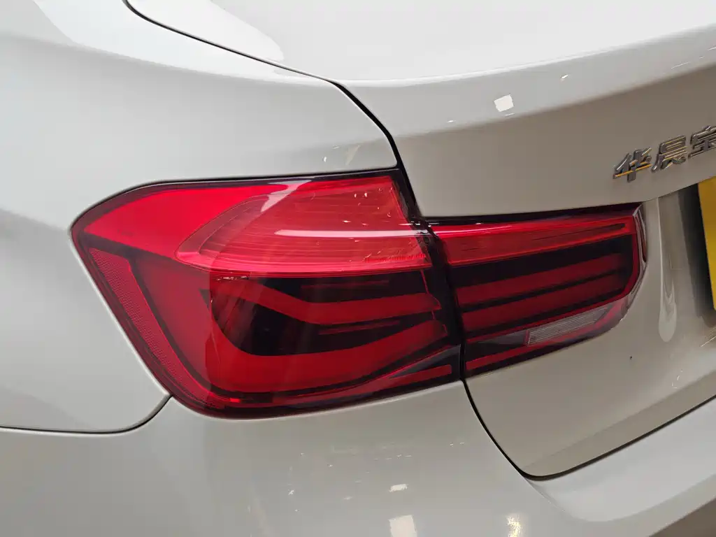 BMW 3 Series 2019 — фото 7