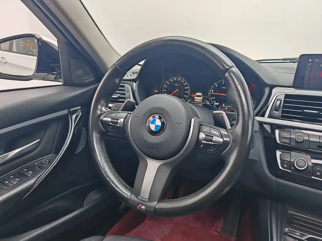 BMW 3 Series 2019 — фото 16