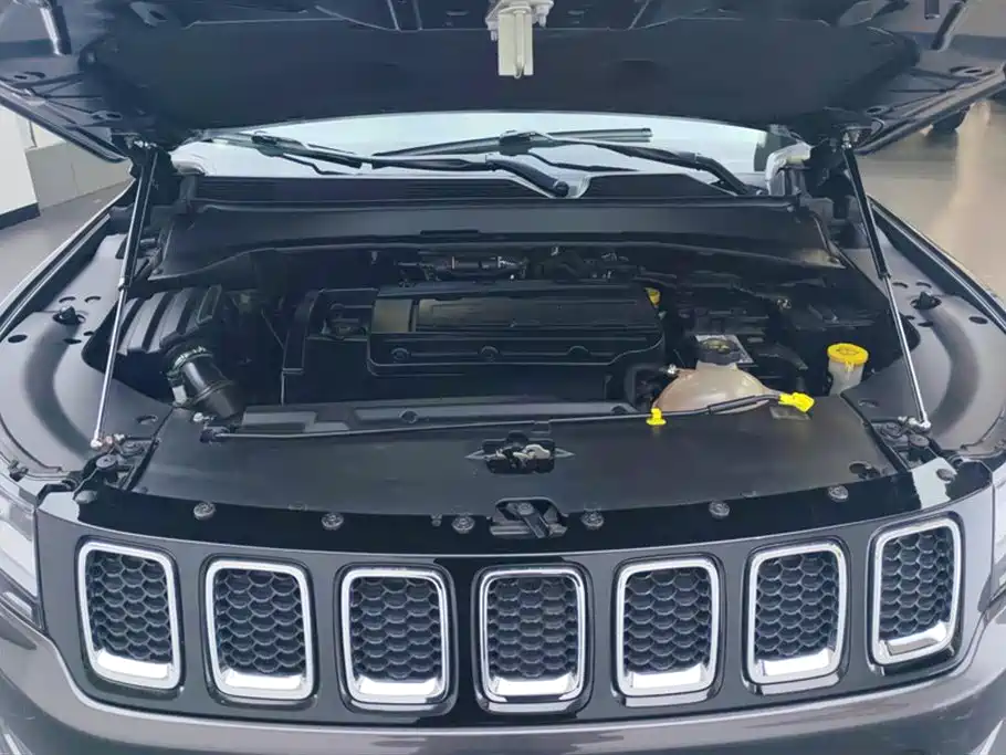Jeep Compass 2018 — фото 10