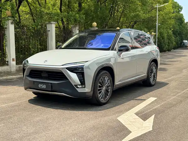 NIO ES8 2021