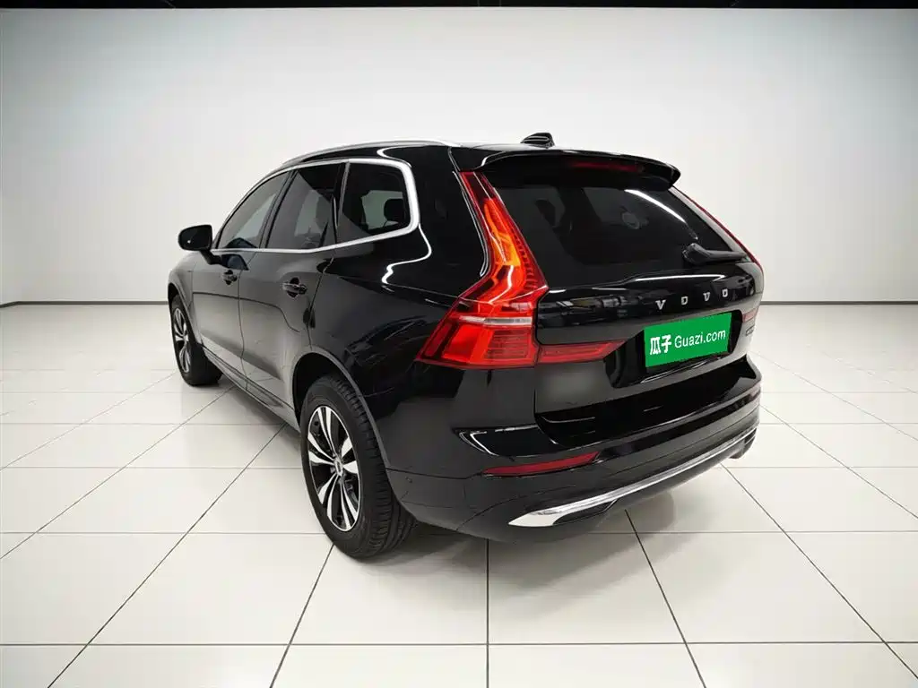 Volvo XC60 2023 — фото 5