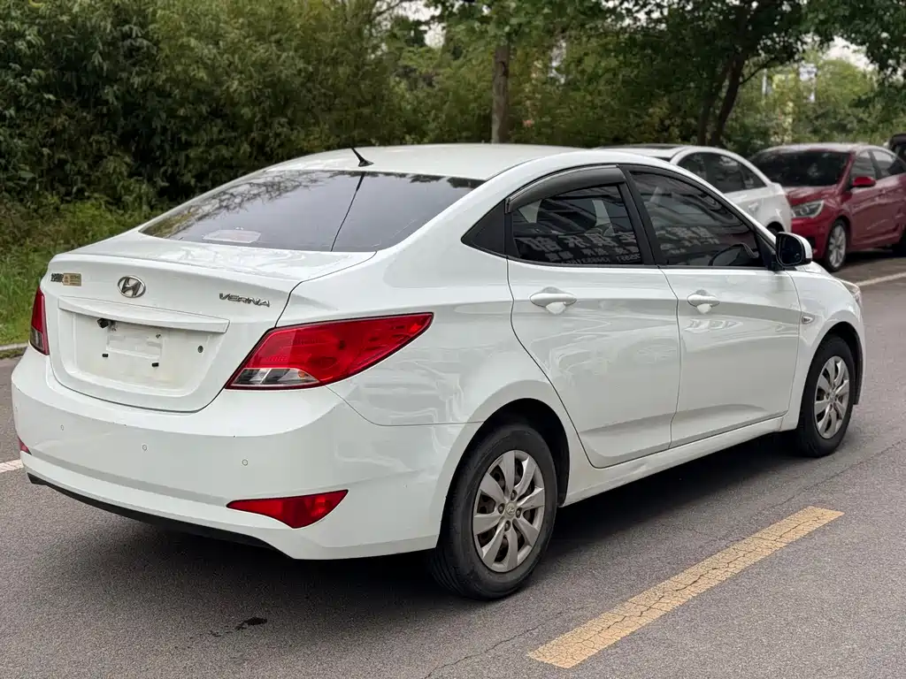 Hyundai Verna 2014 — фото 9