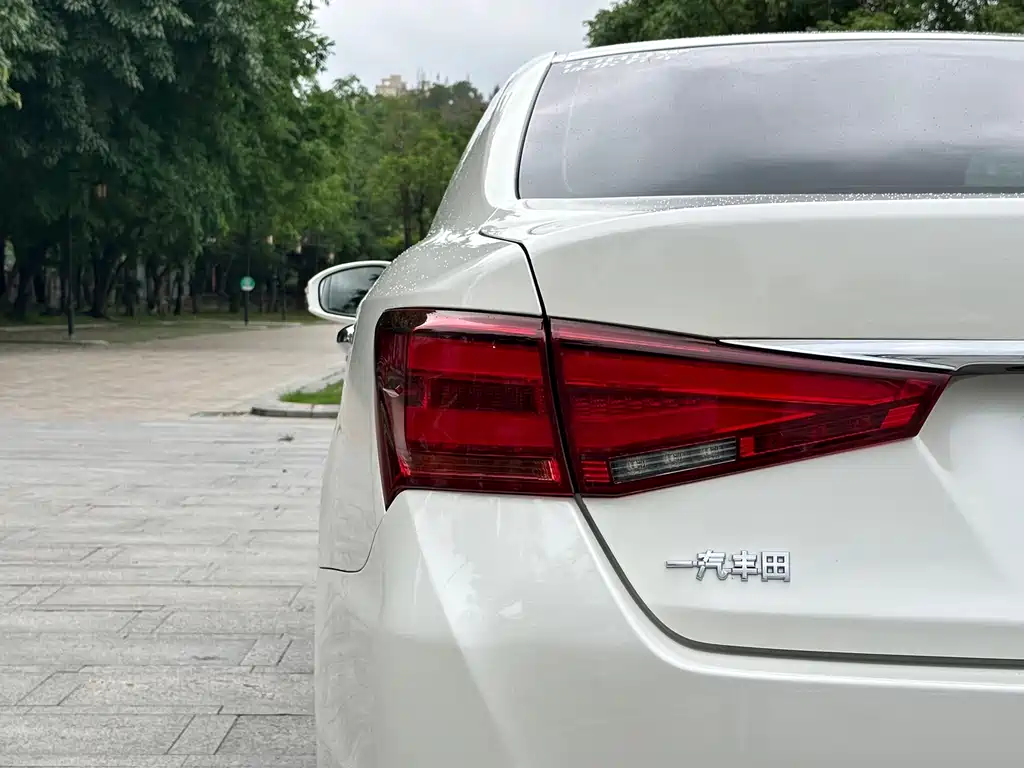 Toyota Crown 2017 — фото 12
