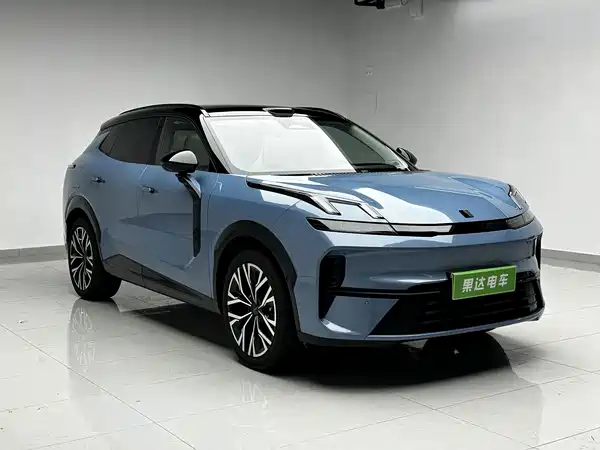 Lynk & Co 08 EM-P 2025