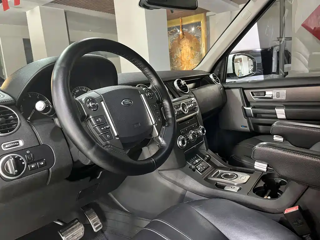 Land Rover Discovery 2017 — фото 12