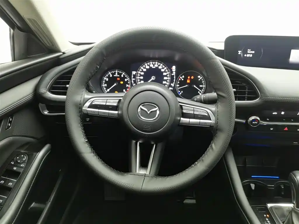 Mazda 3 Axela 2021 — фото 11