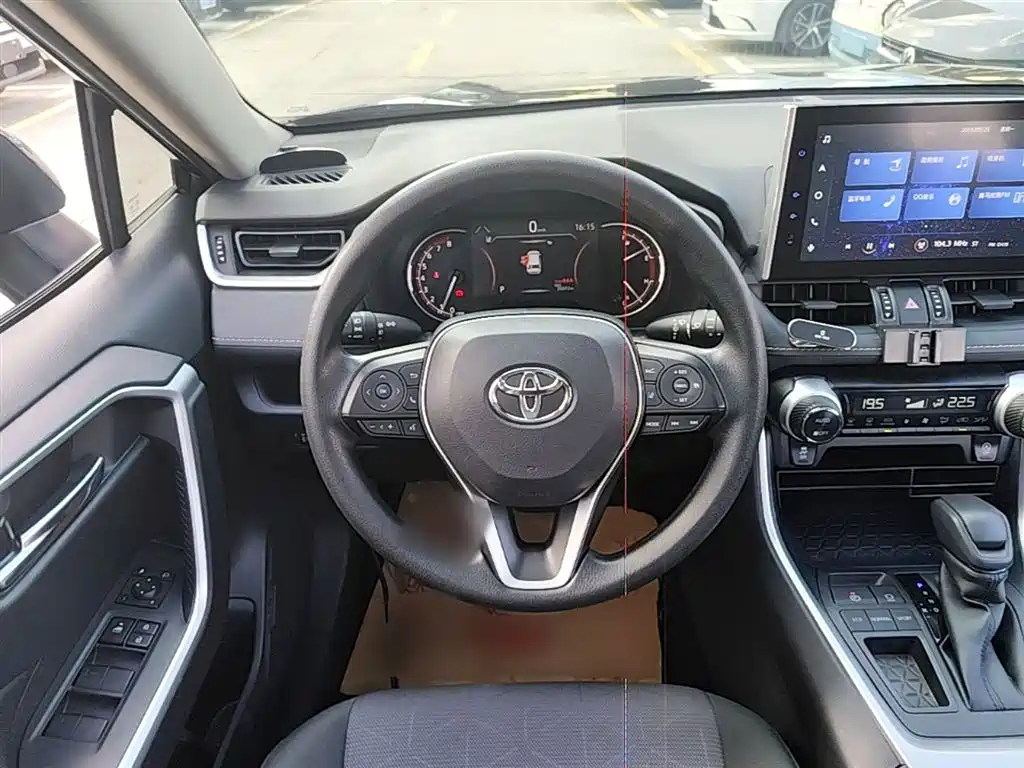 Toyota RAV4 2021 — фото 11