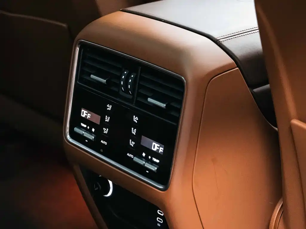Porsche Cayenne Hybrid 2023 — фото 19