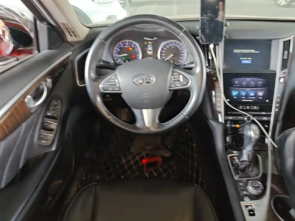 Infiniti Q50L 2017 — фото 11