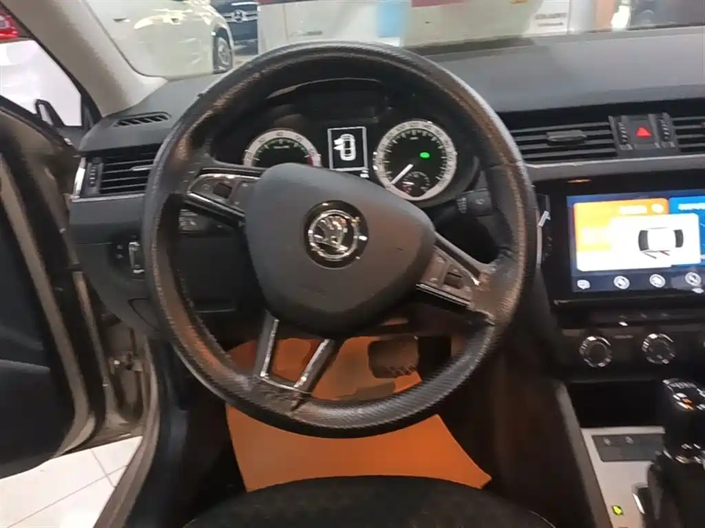 Skoda Octavia 2019 — фото 11