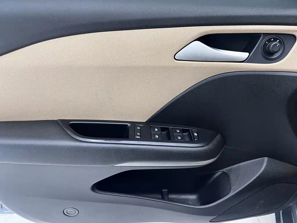 Chevrolet Monza 2023 — фото 14