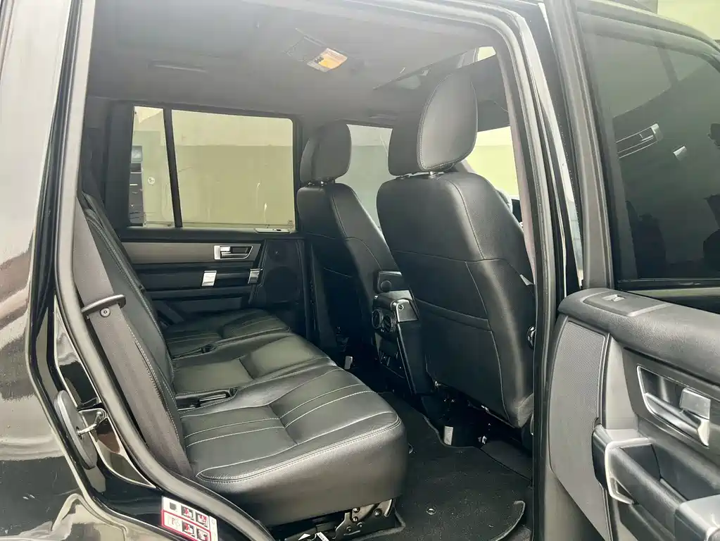 Land Rover Discovery 2015 — фото 13