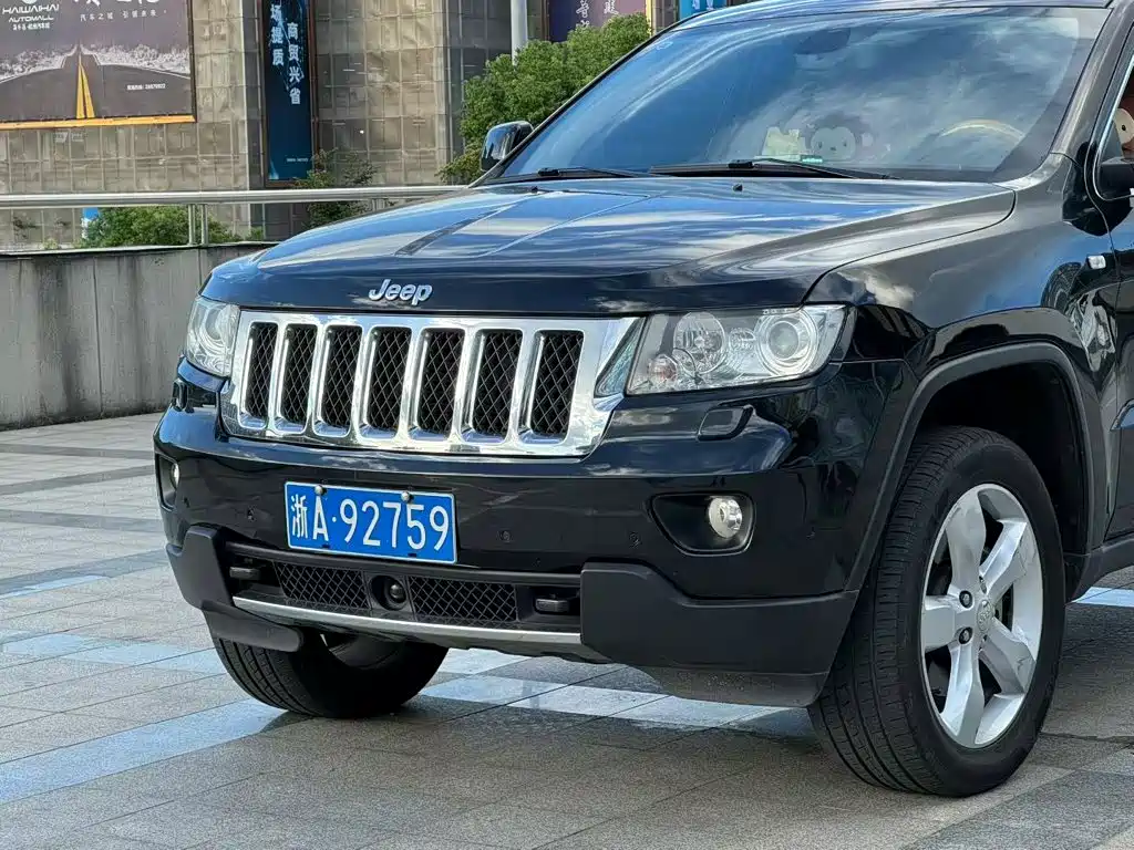 Jeep Grand Cherokee 2011 — фото 4