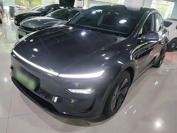 Tesla Model Y 2025
