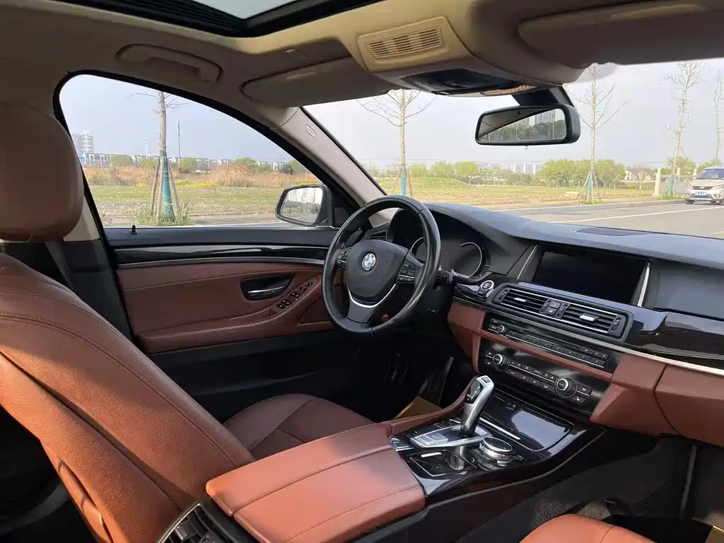 BMW 5 Series 2016 — фото 18