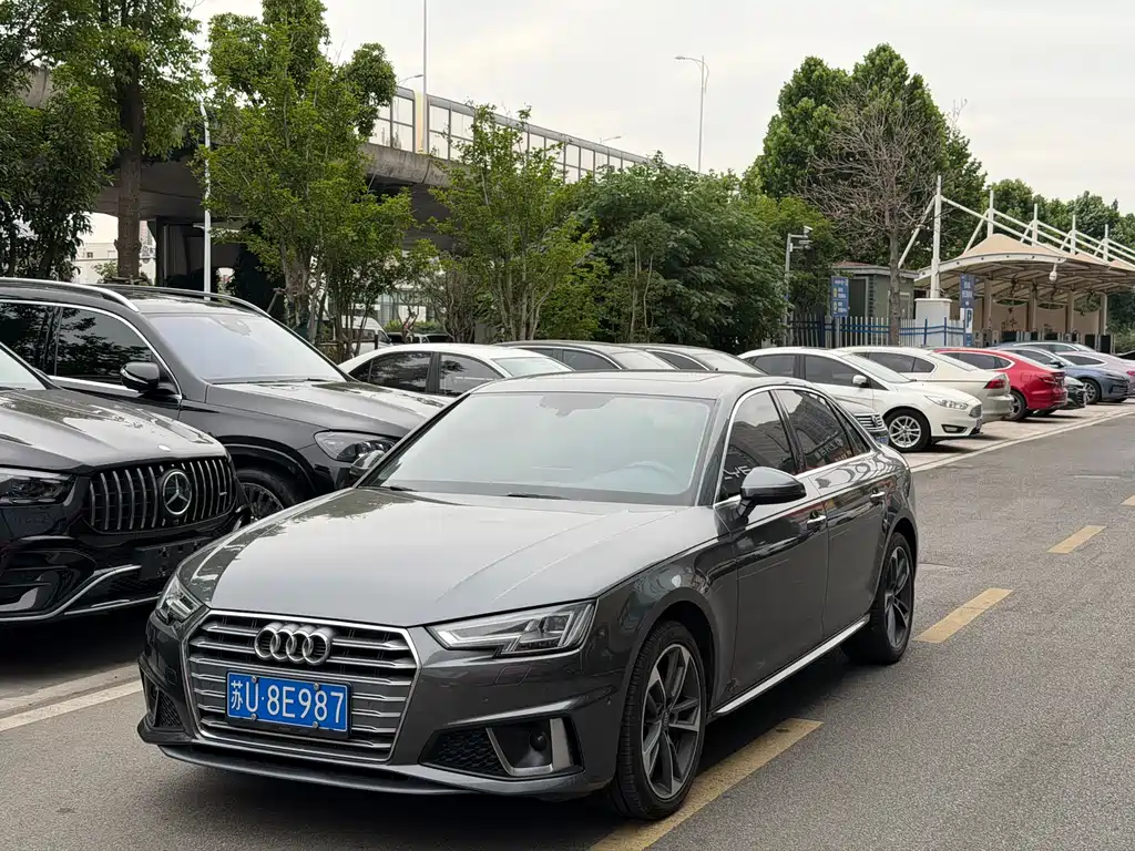 Audi A4L 2020 — фото 1