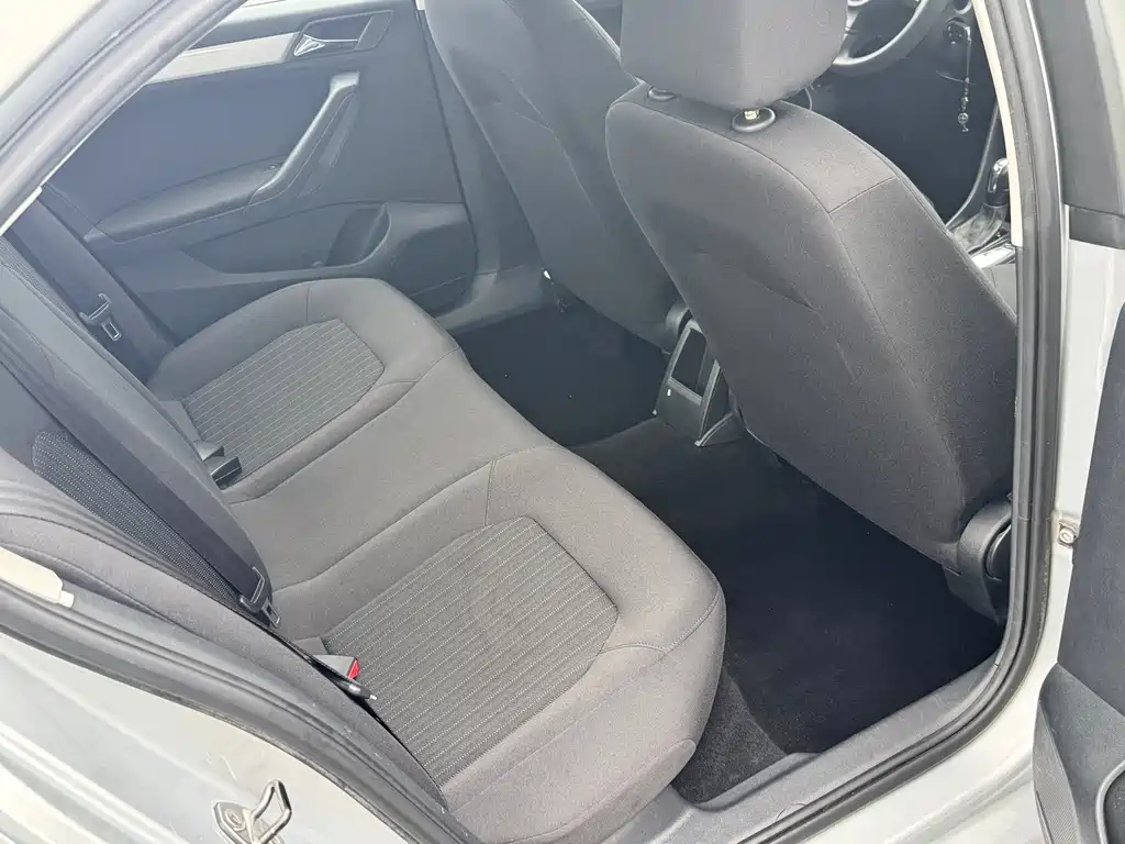 Volkswagen Jetta 2015 — фото 11