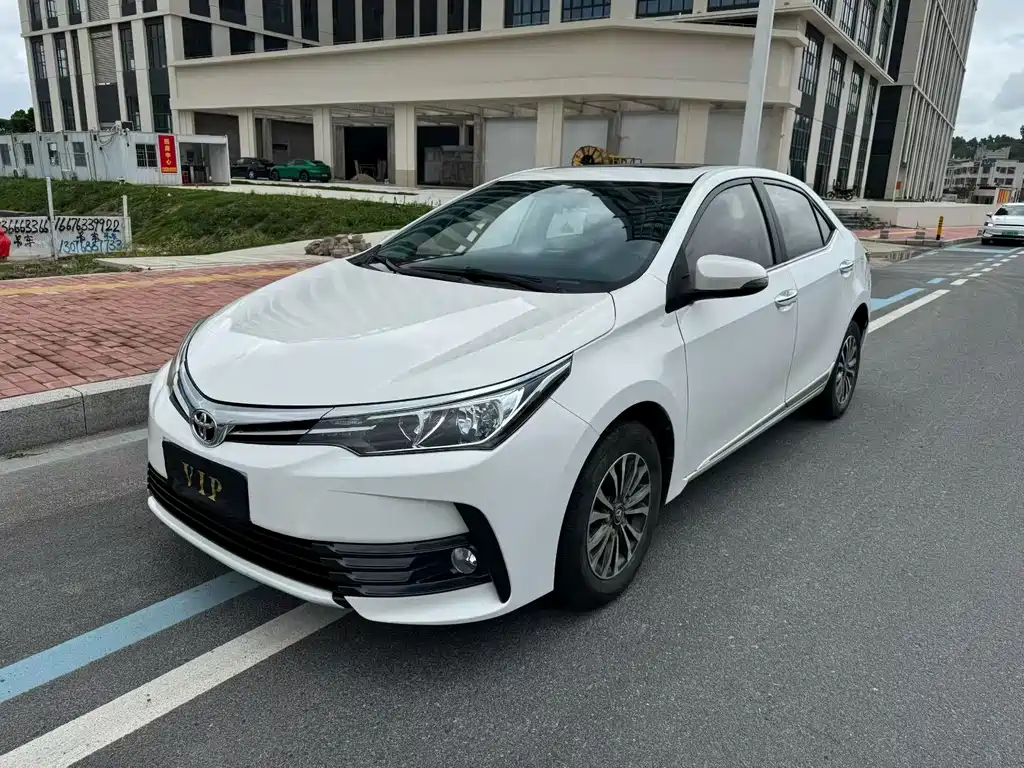 Toyota Corolla 2018 — фото 1