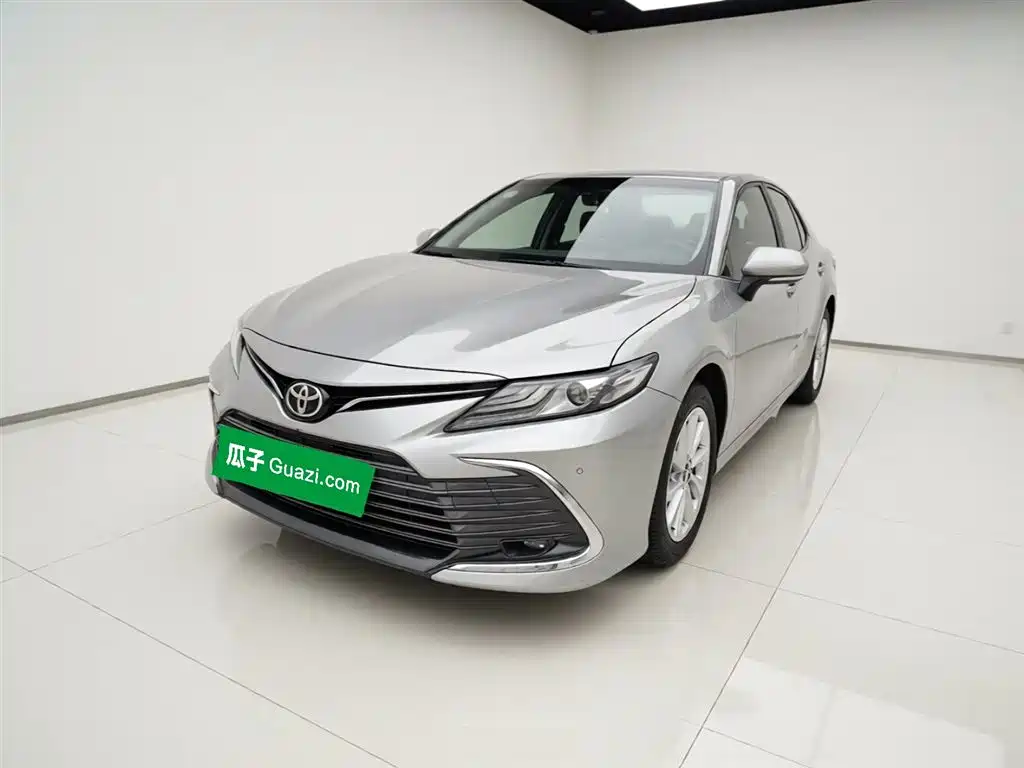 Toyota Camry 2021 — фото 2