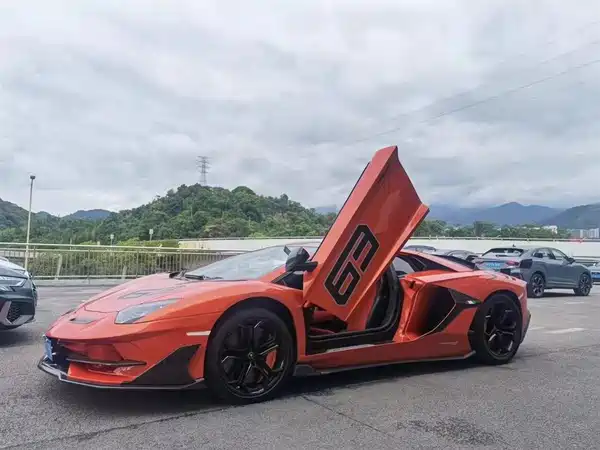 Lamborghini Aventador 2013