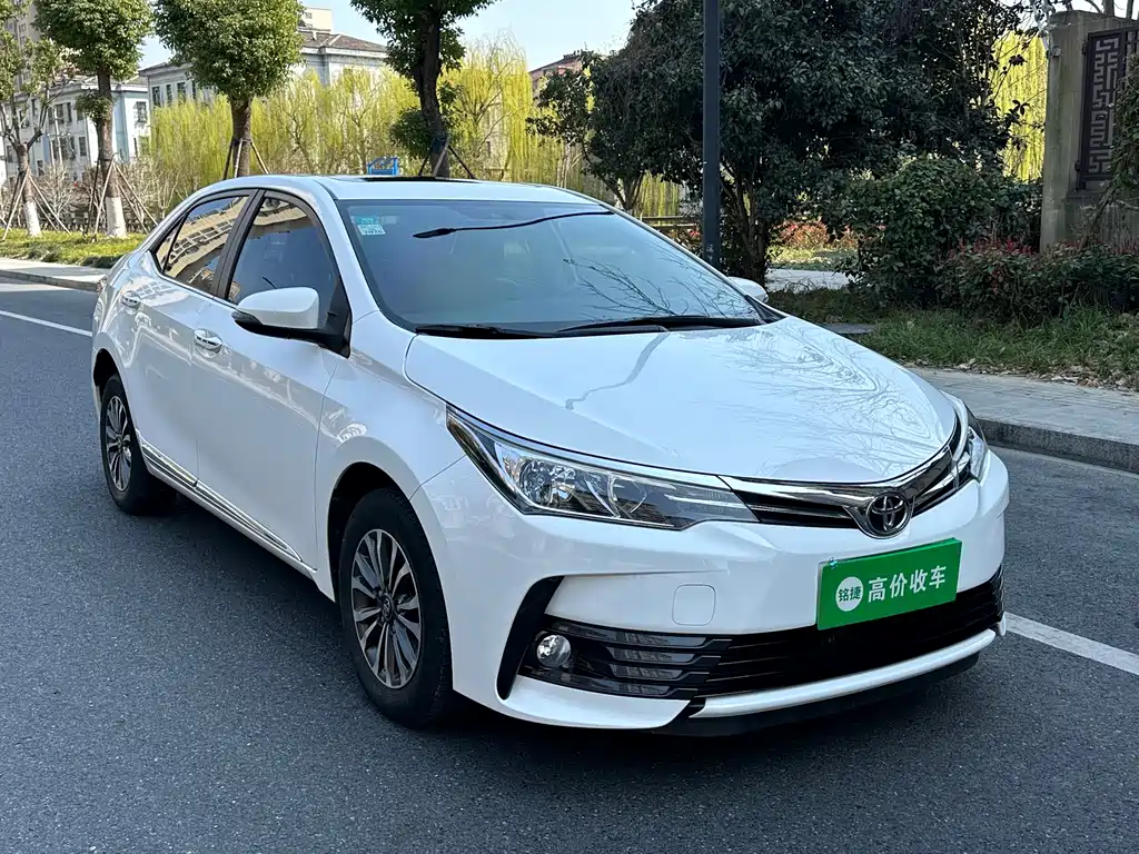 Toyota Corolla 2018 — фото 4