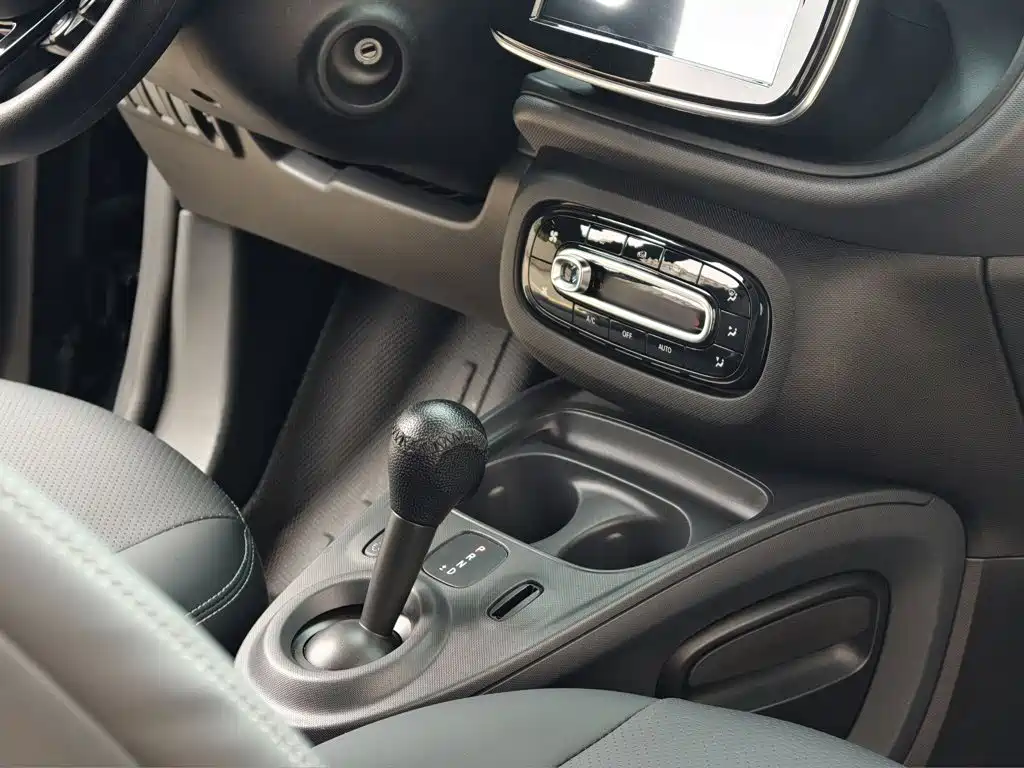 smart Fortwo 2017 — фото 19