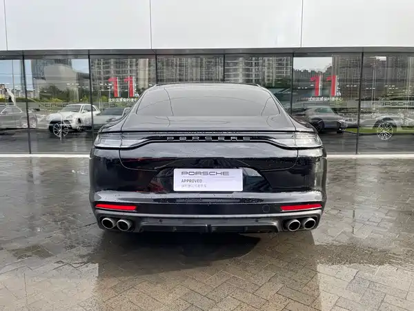 Porsche Panamera 2021