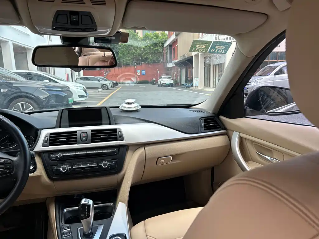 BMW 3 Series 2015 — фото 20