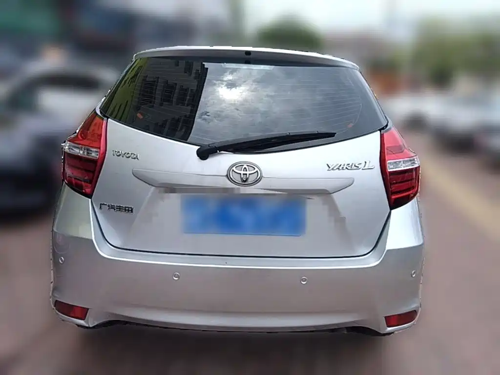Toyota Yaris L 2014 — фото 10