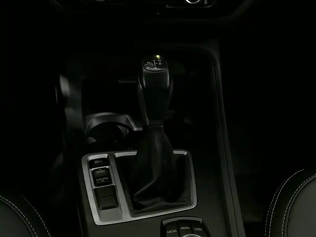 BMW 1 Series 2018 — фото 13