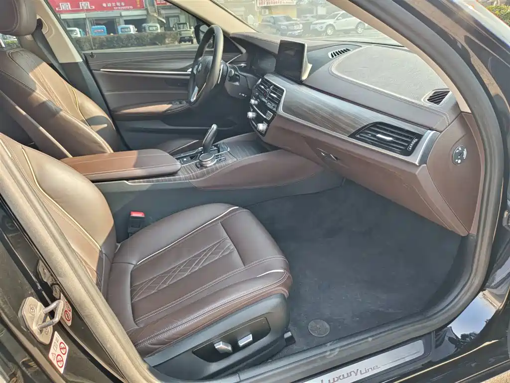 BMW 5 Series 2020 — фото 11