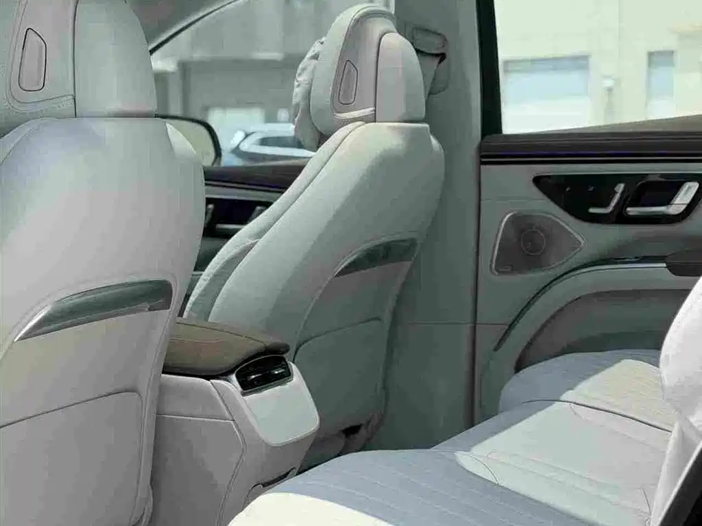 Mercedes-Benz EQS SUV 2026 — фото 17