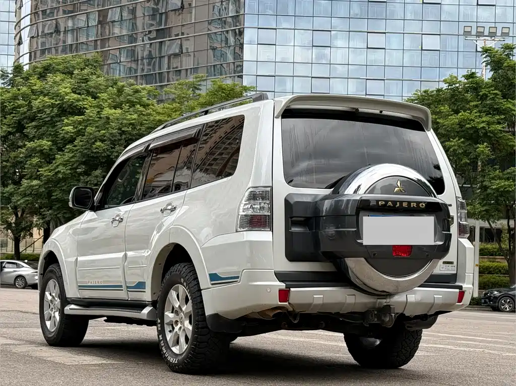Mitsubishi Pajero 2019 — фото 7