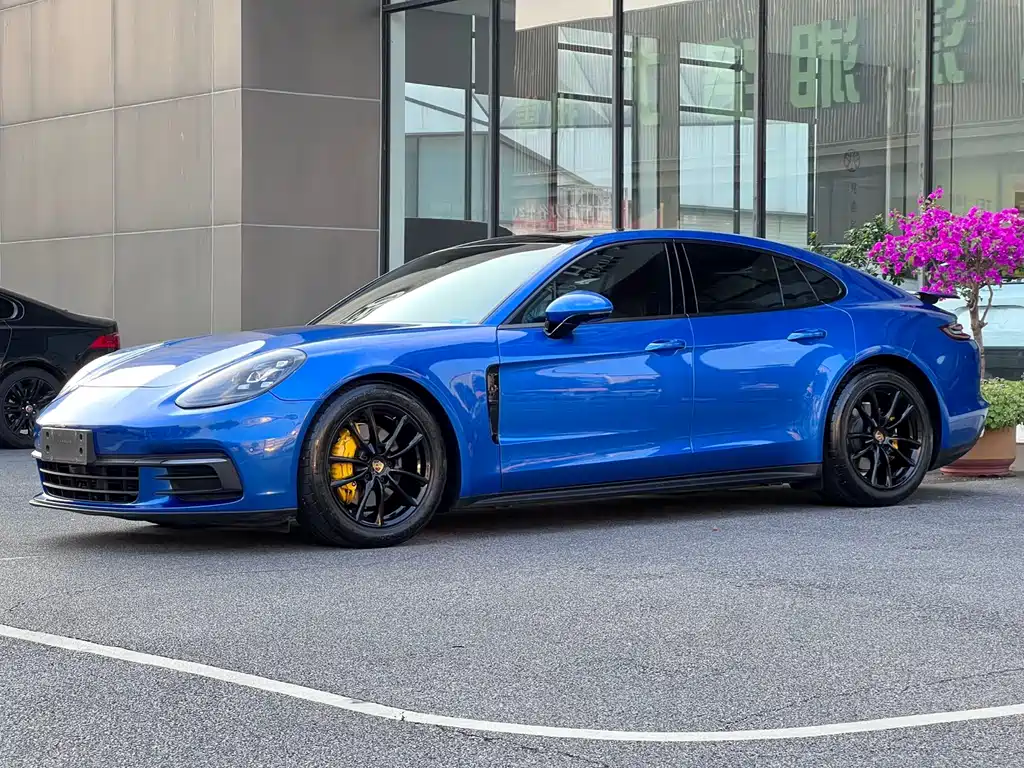 Porsche Panamera 2019 — фото 1