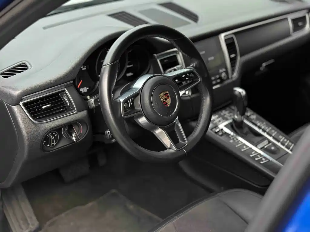 Porsche Macan 2017 — фото 12