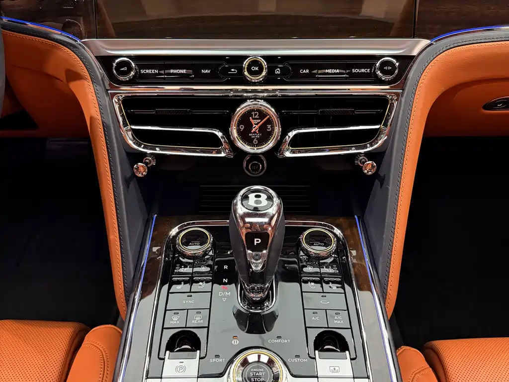 Bentley Flying Spur 2024 — фото 9