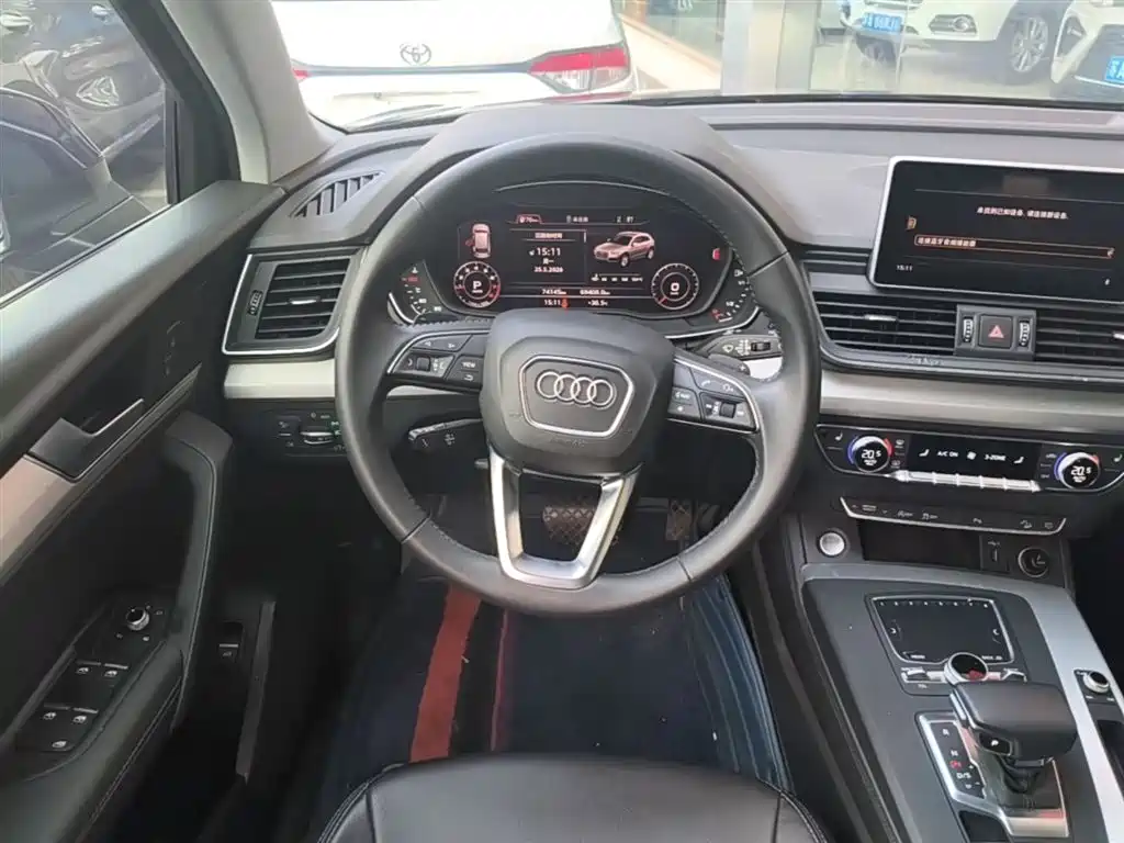 Audi Q5L 2021 — фото 11
