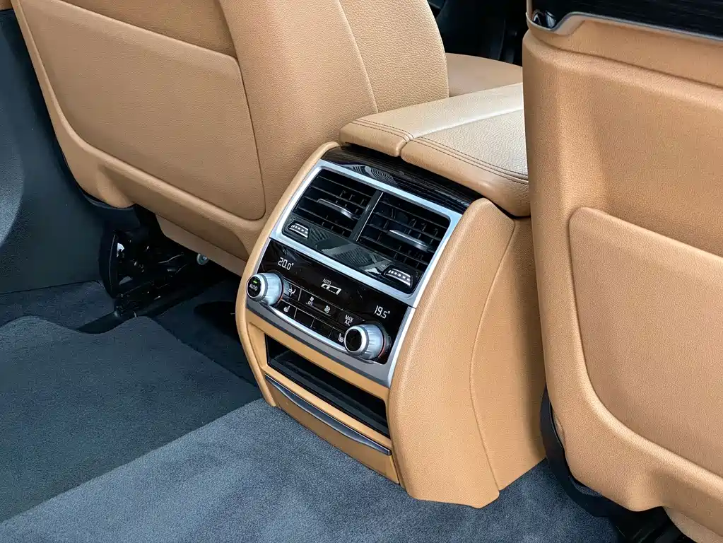 BMW 7 Series 2018 — фото 17